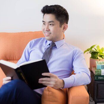 psychologist and team member reading a book